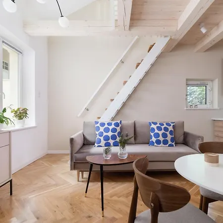 شقة With Balcony - Rejtana 10 *