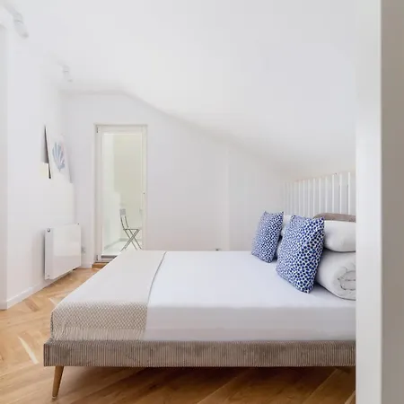 Apartment With Balcony - Rejtana 10 *