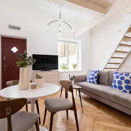 Apartment With Balcony - Rejtana 10 *
